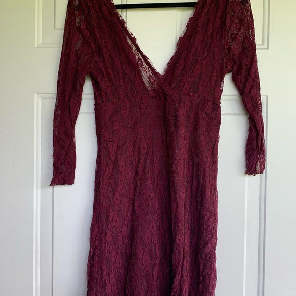 Free People Dresses & Skirts - Free People fitted burgundy dress